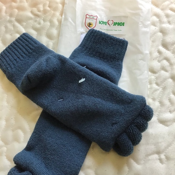 Love Space Toe SeparatorYoga Socks - Picture 2 of 2